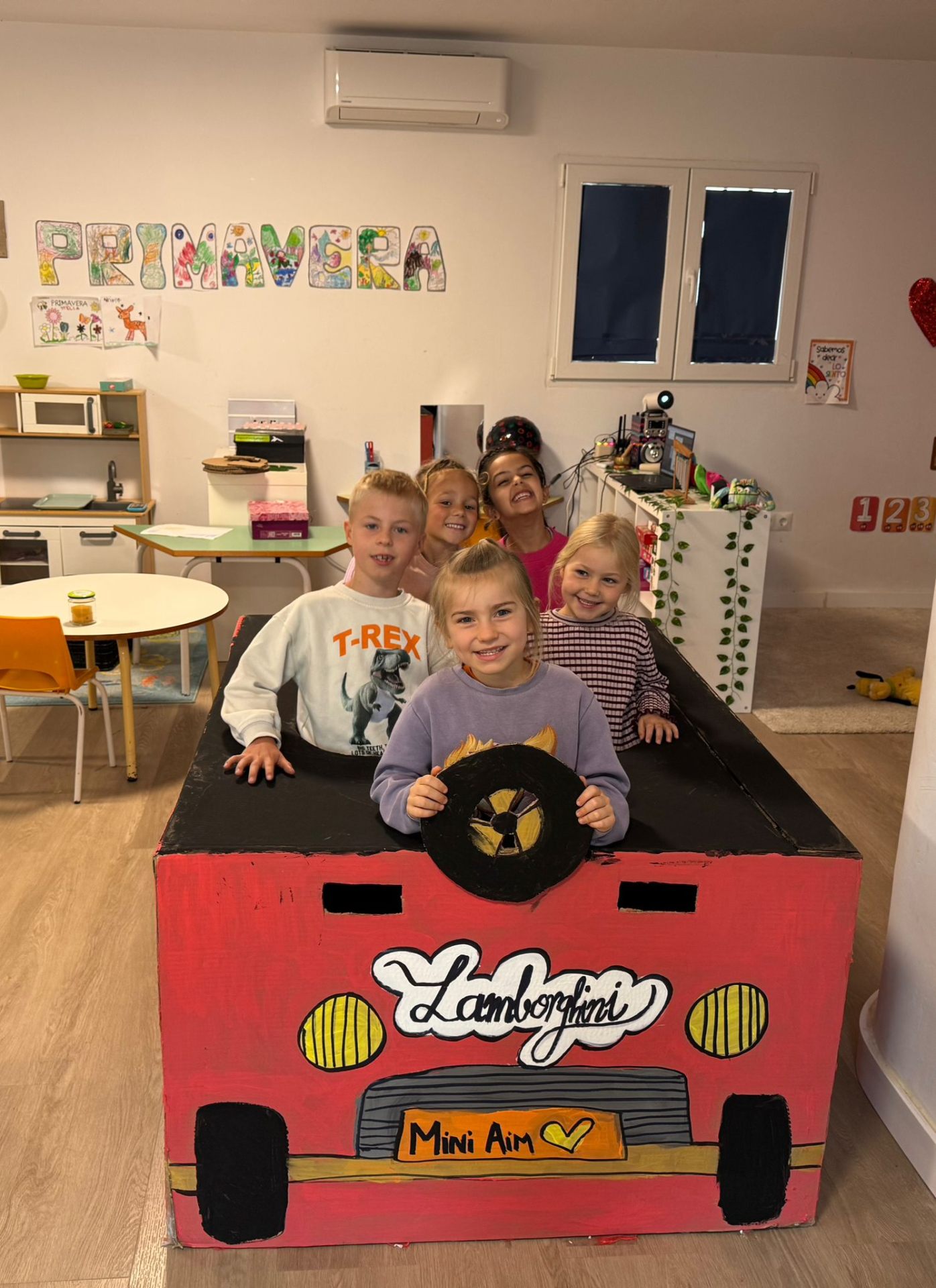 Mini AIM børn med papbil